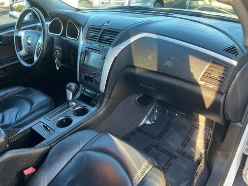 Used 2010 Chevrolet Traverse LT w/ Personal Connectivity Package image 26