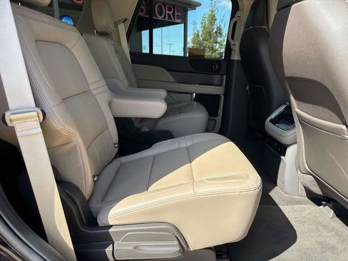 Certified 2024 Lincoln Navigator Reserve AWD/4WD image 12