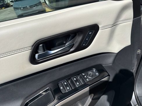 Certified 2022 Nissan Pathfinder Platinum w/ Lighting Package (N92) image 12