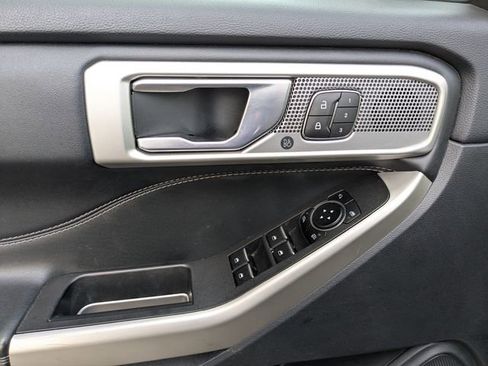 Used 2022 Ford Explorer Limited w/ Equipment Group 301A image 25