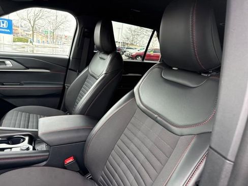 Used 2025 Ford Explorer ST-Line w/ ST-Line Street Pack image 12