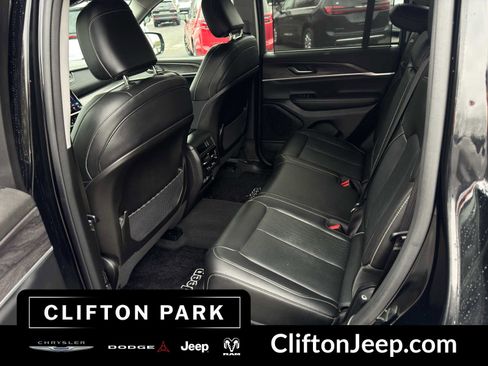 Certified 2023 Jeep Grand Cherokee Limited w/ Luxury Tech Group II image 14