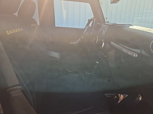 Used 2015 Jeep Wrangler Unlimited Sahara AWD/4WD image 11