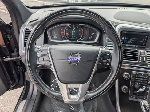 Used 2014 Volvo XC60 T6 R-Design w/ Climate Package AWD/4WD image 16