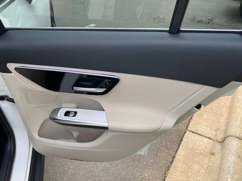 Used 2025 Mercedes-Benz GLC 300 image 33