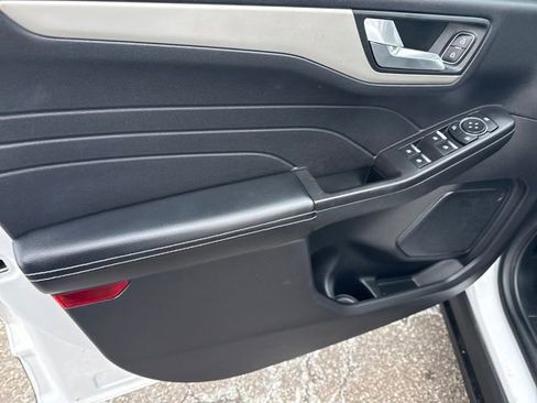 Used 2021 Ford Escape SE w/ Cold Weather Package image 12