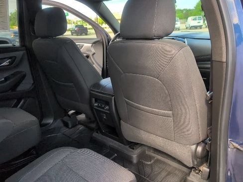 Used 2022 Chevrolet Traverse LT FWD image 46