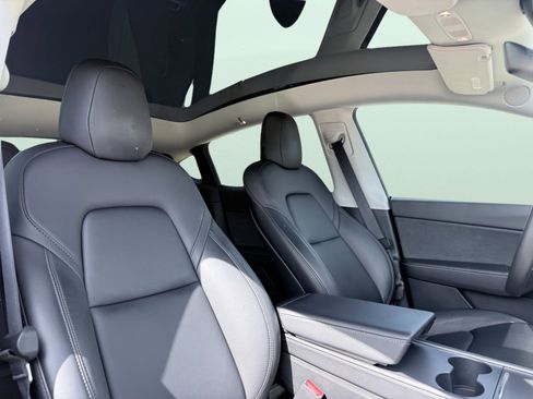 Used 2022 Tesla Model Y Performance image 41
