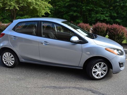 Used 2013 MAZDA MAZDA2 Sport FWD image 3