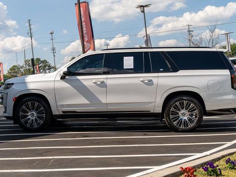 Used 2021 Cadillac Escalade ESV Sport Platinum AWD/4WD image 21