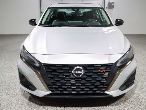 Used 2024 Nissan Altima 2.5 SR w/ SR Premium Package image 4