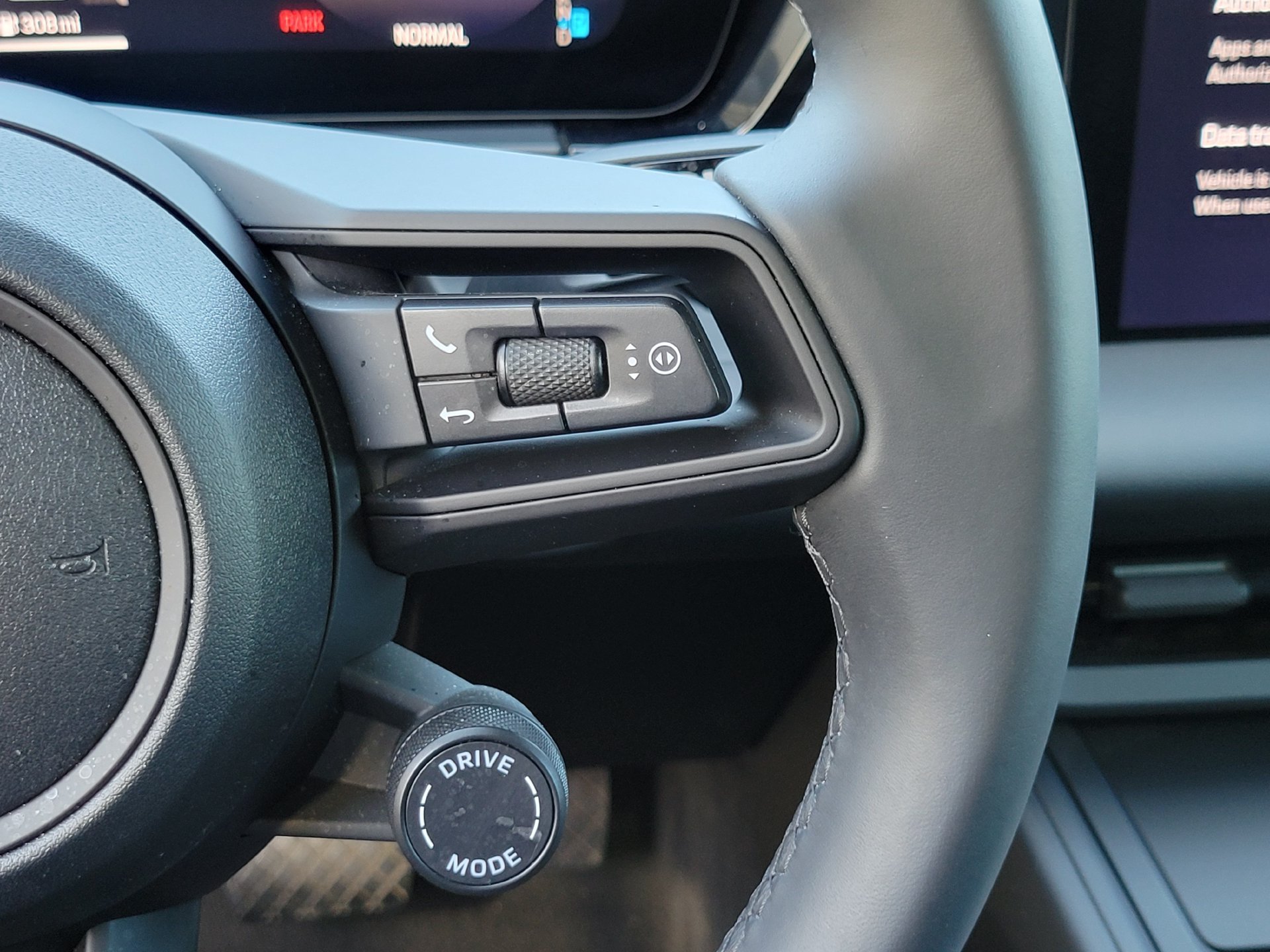 Certified 2024 Porsche Macan 4 Electric AWD/4WD image 14