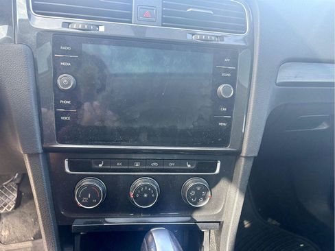 Used 2018 Volkswagen Golf SE FWD image 16