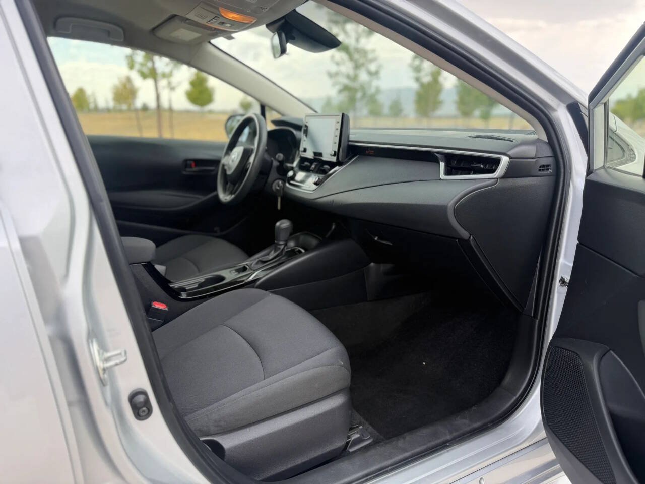 Used 2022 Toyota Corolla LE FWD image 13