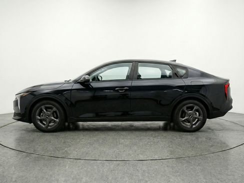 Used 2025 Kia K4 LXS image 5