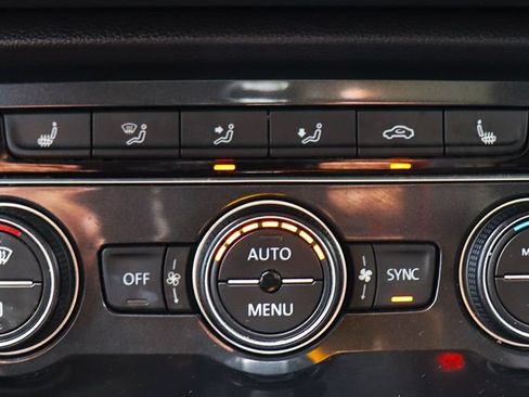 Used 2018 Volkswagen Tiguan SEL w/ 3rd Row Seat Package AWD/4WD image 50