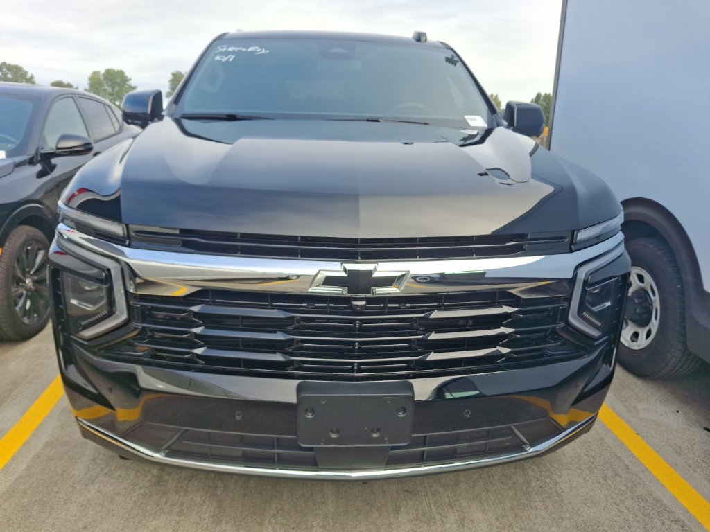 Certified 2026 Chevrolet Suburban LS w/ LPO, Dark Essentials Package AWD/4WD image 3