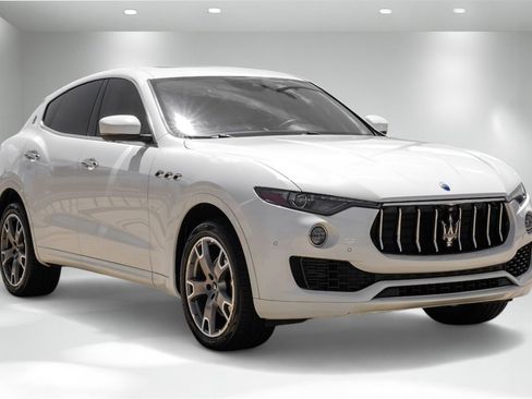 Used 2019 Maserati Levante Base image 8