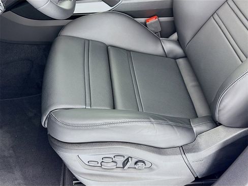 New 2025 Porsche Cayenne Turbo image 13