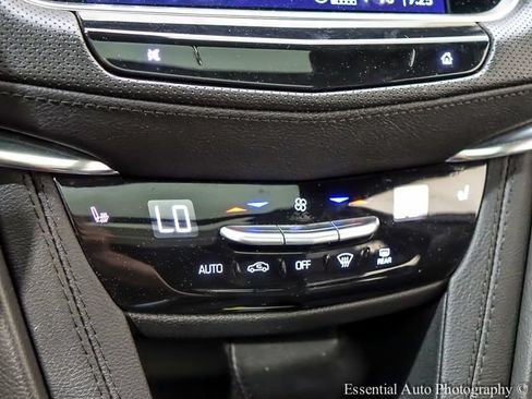 Certified 2024 Cadillac XT5 Premium Luxury w/ LPO, Floor Liner Package AWD/4WD image 18
