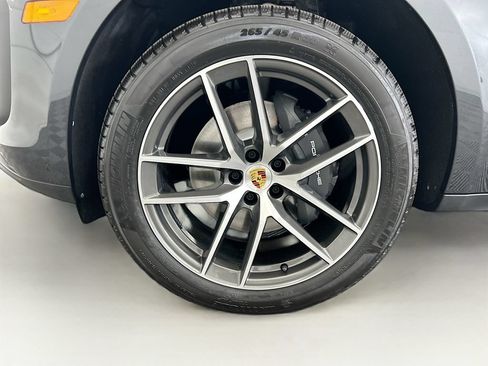 Used 2026 Porsche Macan AWD/4WD image 31