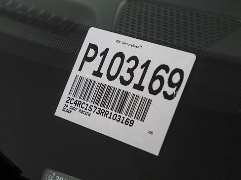Used 2024 Chrysler Pacifica Select image 28