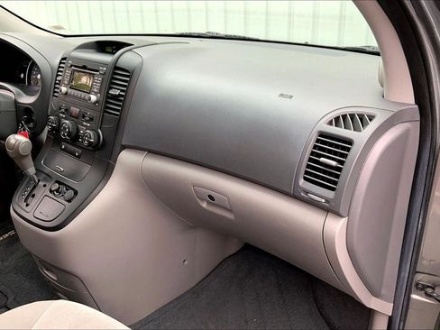 Used 2010 Kia Sedona LX image 13