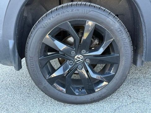 Used 2022 Volkswagen Taos SE FWD image 8