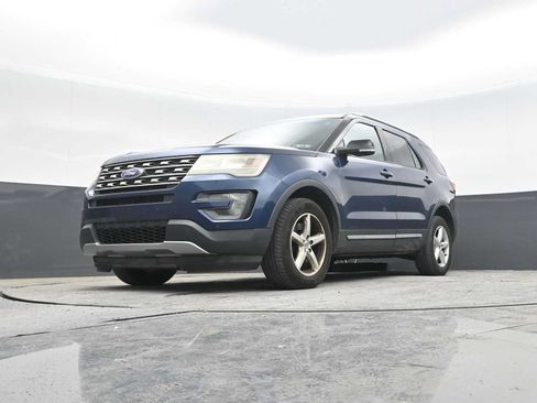 Used 2016 Ford Explorer XLT w/ Equipment Group 202A AWD/4WD image 26