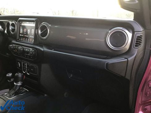 Used 2022 Jeep Wrangler Unlimited Sahara w/ Cold Weather Group image 21