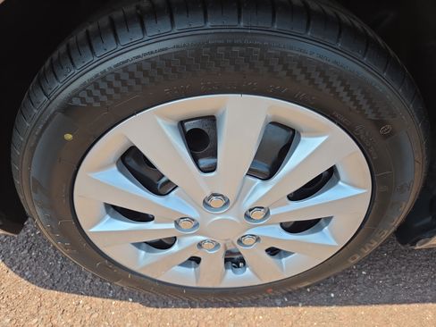 Used 2011 Hyundai Elantra GLS FWD image 10