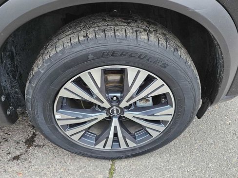 Used 2023 Nissan Rogue SV image 9