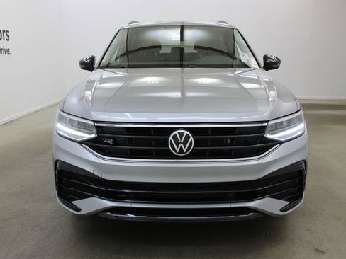 Certified 2022 Volkswagen Tiguan SE R-Line image 7