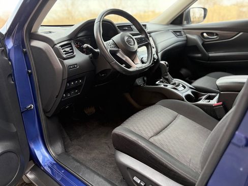 Used 2019 Nissan Rogue SV w/ Premium Package image 9