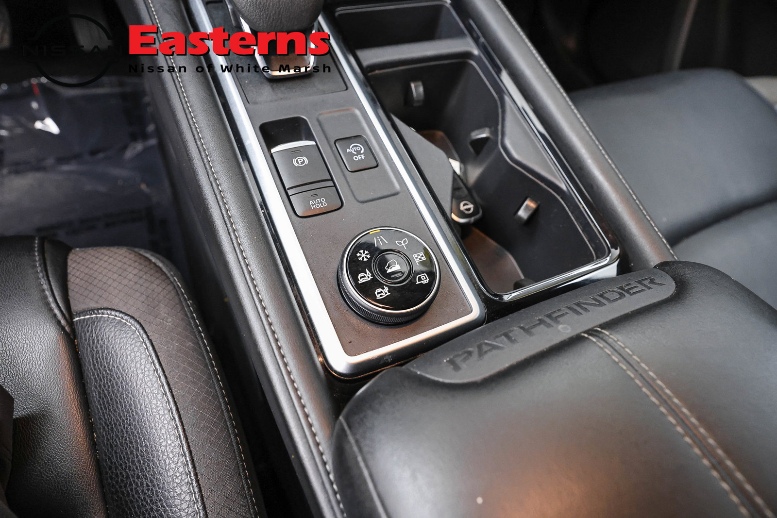 Used 2024 Nissan Pathfinder SL AWD/4WD image 21