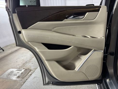 Used 2017 Cadillac Escalade Luxury image 48