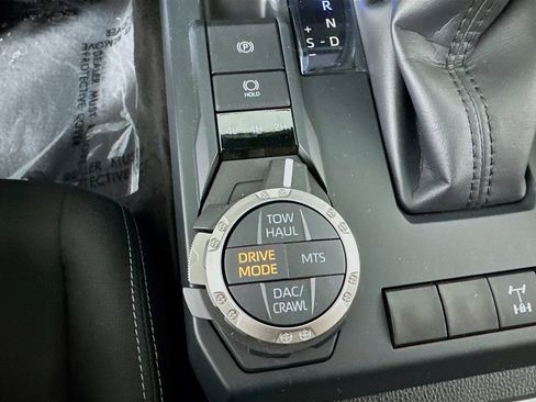 Used 2025 Toyota Tacoma TRD Off-Road AWD/4WD image 15