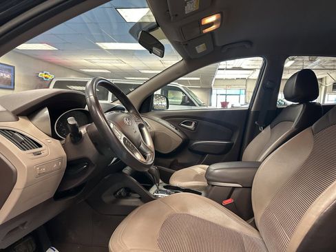 Used 2011 Hyundai Tucson GLS w/ Navigation Pkg 2 image 22