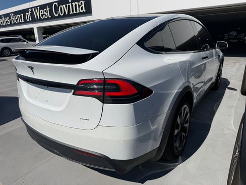 Used 2022 Tesla Model X Plaid image 4