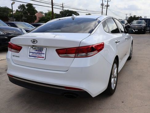 Used 2016 Kia Optima LX w/ Option Group 014 FWD image 7