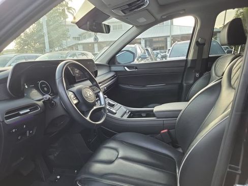 Used 2024 Hyundai Palisade Limited FWD image 11