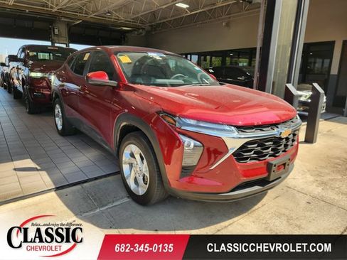 Used 2025 Chevrolet Trax LS w/ LS Convenience Package FWD image 1
