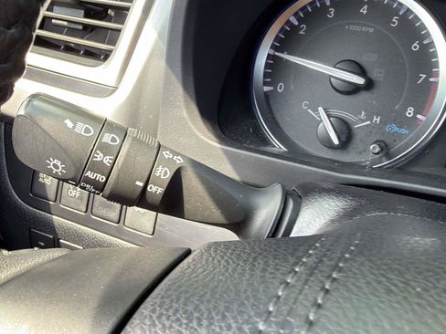 Used 2019 Toyota Highlander XLE AWD/4WD image 27