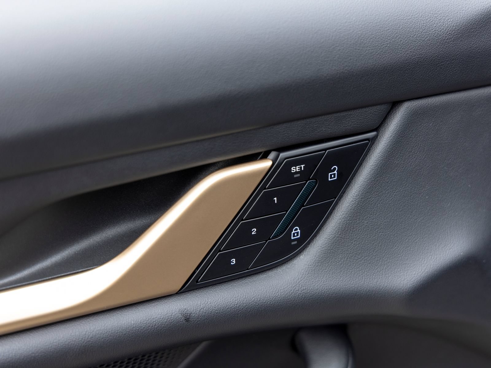 Certified 2025 Porsche Taycan 4S AWD/4WD image 21