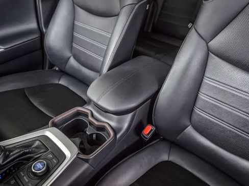 Used 2020 Toyota RAV4 Limited image 31