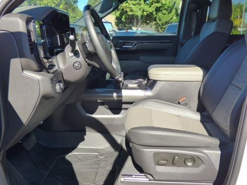 Used 2025 Chevrolet Silverado 1500 ZR2 w/ Technology Package image 32