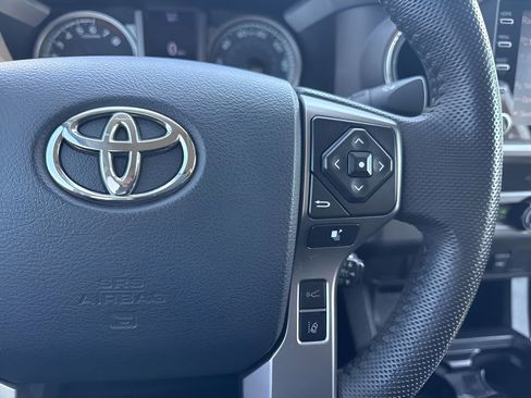 Used 2020 Toyota Tacoma SR5 RWD image 15