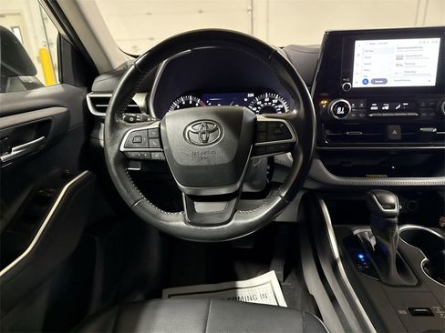Used 2023 Toyota Highlander XLE image 20