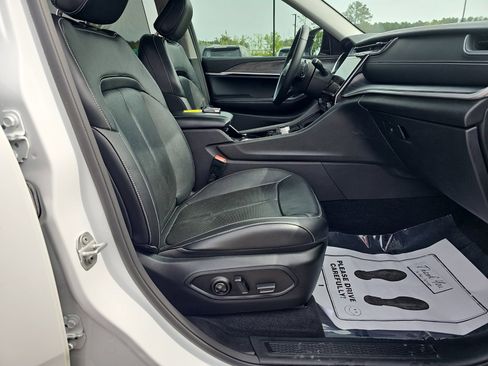 Used 2022 Jeep Grand Cherokee L Limited w/ Luxury Tech Group II AWD/4WD image 10