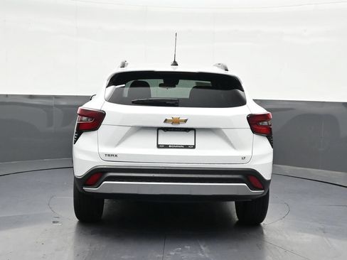 Used 2025 Chevrolet Trax LT FWD image 4